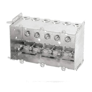2104-LLE3 - 3 GANG DEVICE BOX WITH NMD CLAMPS 37.5 CU.IN